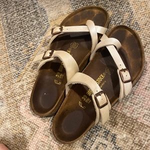cream birkenstock flip flops